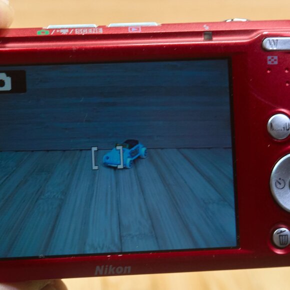 Nikon Coolpix L18 8MP Digital Camera with 3X Optical Zoom, Red - Picture 5 of 9